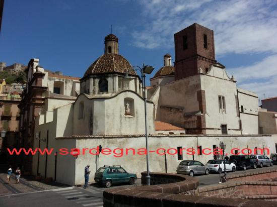 SARDAIGNE BOSA EGLISE ZONE PIETONNE 1 copie