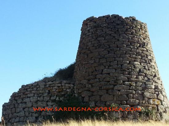 Sardaigne Nuraghe Orolo côté droit copie